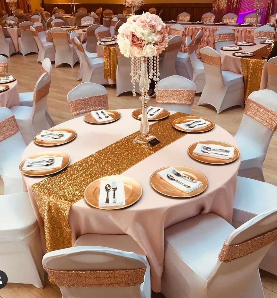 Round Banquet Tables